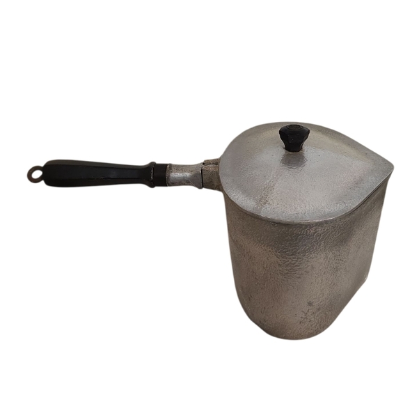 Vintage Club Aluminum Ware Heart Shaped Triangle Pot with Removable Handle & Lid - Picture 3 of 8